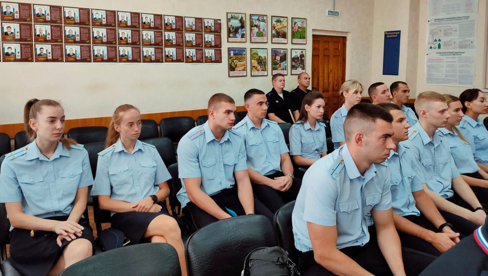 В УМВД России по г. Симферополю начали свой профессиональный путь выпускники ведомственного вуза В УМВД России по г. Симферополю начали свой профессиональный путь выпускники ведомственного вуза