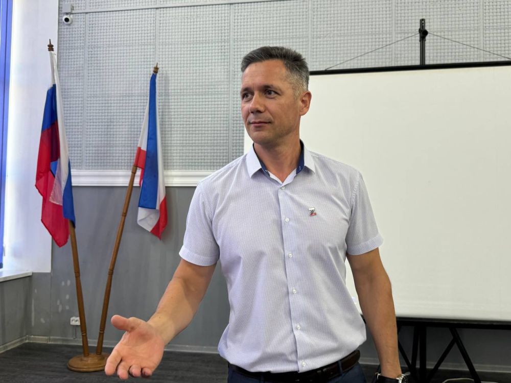Александр Дудинов: Вместе с председателем Государственного комитета молодежной политики Алексеем Зинченко провели встречу с черноморской молодежью Александр Дудинов: Вместе с председателем Государственного комитета молодежной политики Алексеем Зинченко провели встречу с черноморской молодежью