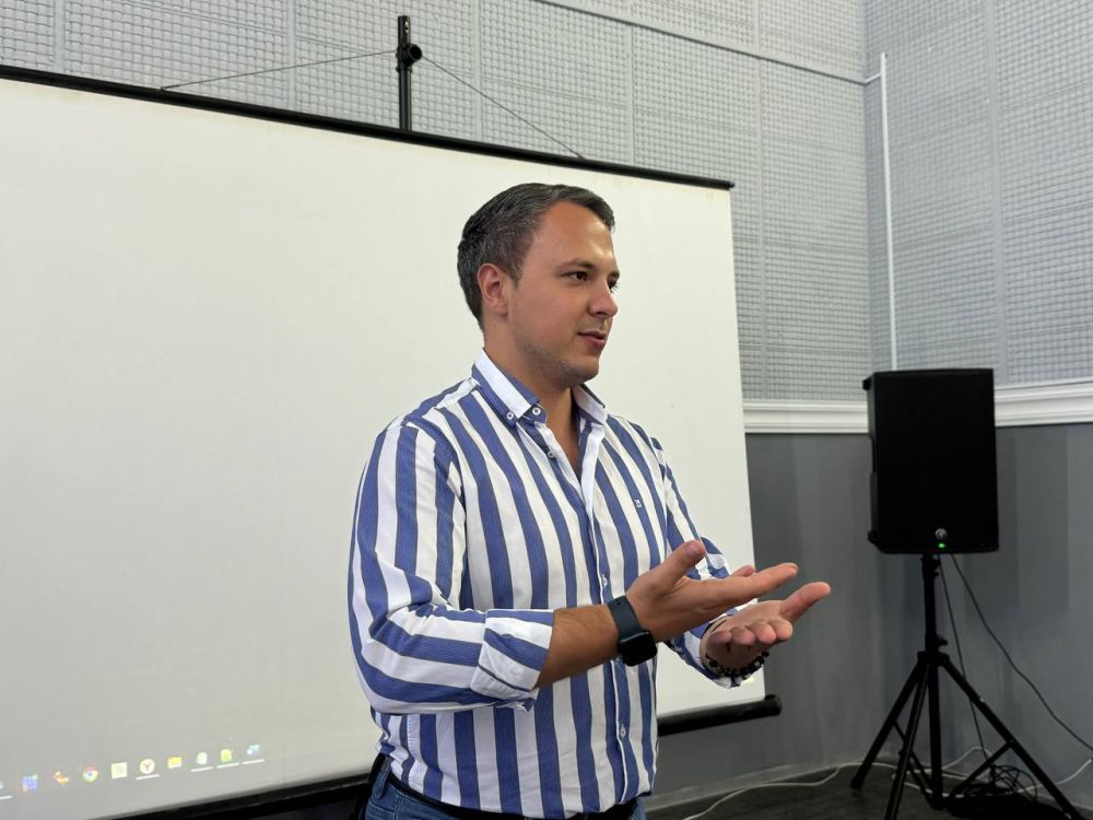 Александр Дудинов: Вместе с председателем Государственного комитета молодежной политики Алексеем Зинченко провели встречу с черноморской молодежью Александр Дудинов: Вместе с председателем Государственного комитета молодежной политики Алексеем Зинченко провели встречу с черноморской молодежью