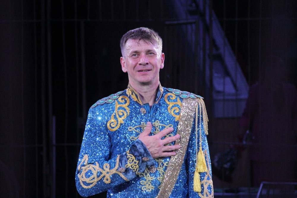 ВНИМАНИЕ, ДОРОГИЕ ЗРИТЕЛИ! ВНИМАНИЕ, ДОРОГИЕ ЗРИТЕЛИ!