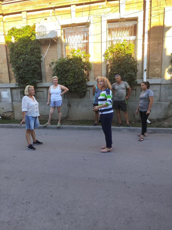 Эммилия Леонова: Пообщалась с жителями улицы Хозяйственная, 5/1 Эммилия Леонова: Пообщалась с жителями улицы Хозяйственная, 5/1