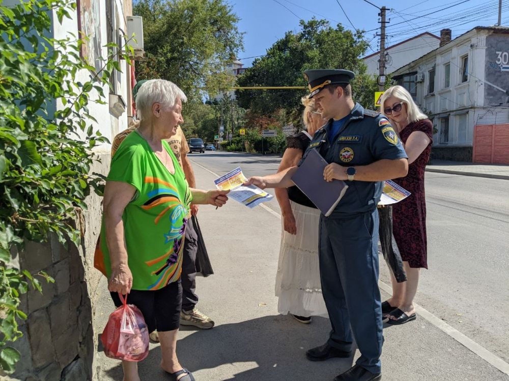 Сегодня сотрудниками отдела по гражданской обороне и чрезвычайным ситуациям Администрации города Феодосии совместно с сотрудниками отдела надзорной деятельности по г. Феодосии проведен очередной рейд по предупреждению возникновения пожаров Сегодня сотрудниками отдела по гражданской обороне и чрезвычайным ситуациям Администрации города Феодосии совместно с сотрудниками отдела надзорной деятельности по г. Феодосии проведен очередной рейд по предупреждению возникновения пожаров