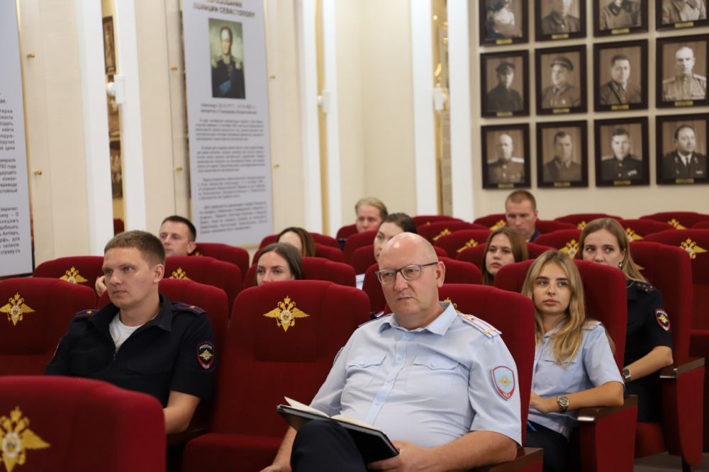 В Севастополе для сотрудников полиции в рамках государственно-правового информирования члены Российского Общества «Знание» организовали лекцию В Севастополе для сотрудников полиции в рамках государственно-правового информирования члены Российского Общества «Знание» организовали лекцию