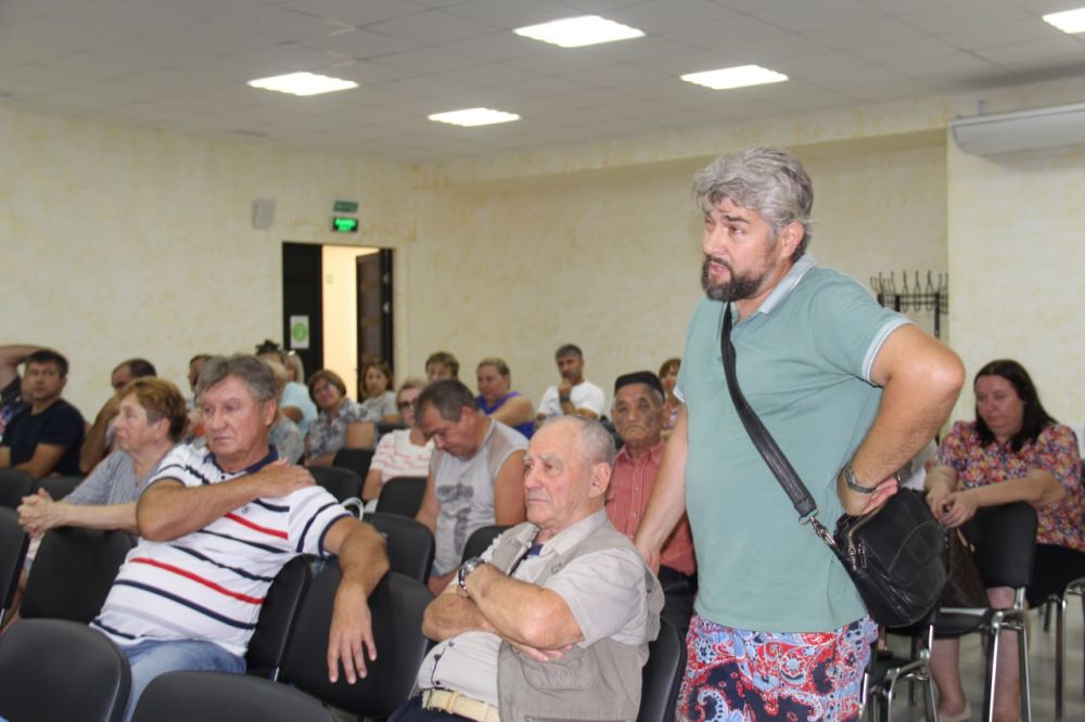 Игорь Ткаченко: Сегодня провели заседание Совета территорий в Щебетовке, с жителями этого поселка, а также Курортного и Краснокаменки обсудили насущные вопросы, которые волнуют людей и решение которых они считают первоочередными Игорь Ткаченко: Сегодня провели заседание Совета территорий в Щебетовке, с жителями этого поселка, а также Курортного и Краснокаменки обсудили насущные вопросы, которые волнуют людей и решение которых они считают первоочередными