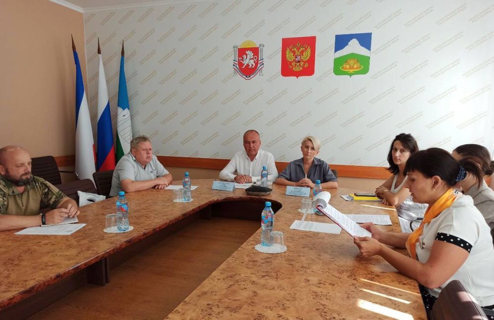 Вчера в администрации Белогорского района состоялось заседание рабочей группы по вопросам патриотического воспитания детей... Вчера в администрации Белогорского района состоялось заседание рабочей группы по вопросам патриотического воспитания детей...