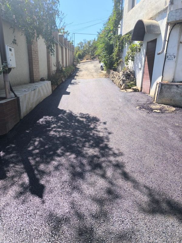 В Алуште проведен ямочный ремонт дорожного полотна на внутриквартальных проездах общей площадью порядка 14 тысяч кв. метров В Алуште проведен ямочный ремонт дорожного полотна на внутриквартальных проездах общей площадью порядка 14 тысяч кв. метров