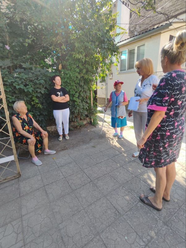 Эммилия Леонова: Провела встречу с жителями многоквартирного дома по улице Революции, 55 Эммилия Леонова: Провела встречу с жителями многоквартирного дома по улице Революции, 55