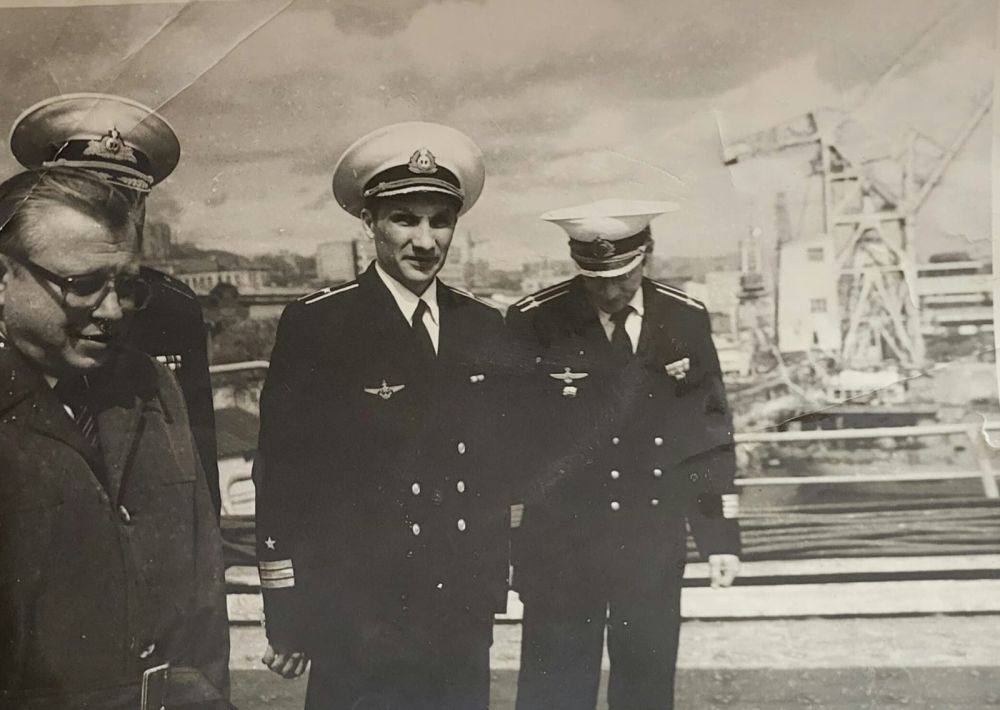 Сегодня исполнилось бы 70 лет бывшему главкому ВМФ России – адмиралу Владимиру Сергеевичу Высоцкому Сегодня исполнилось бы 70 лет бывшему главкому ВМФ России – адмиралу Владимиру Сергеевичу Высоцкому