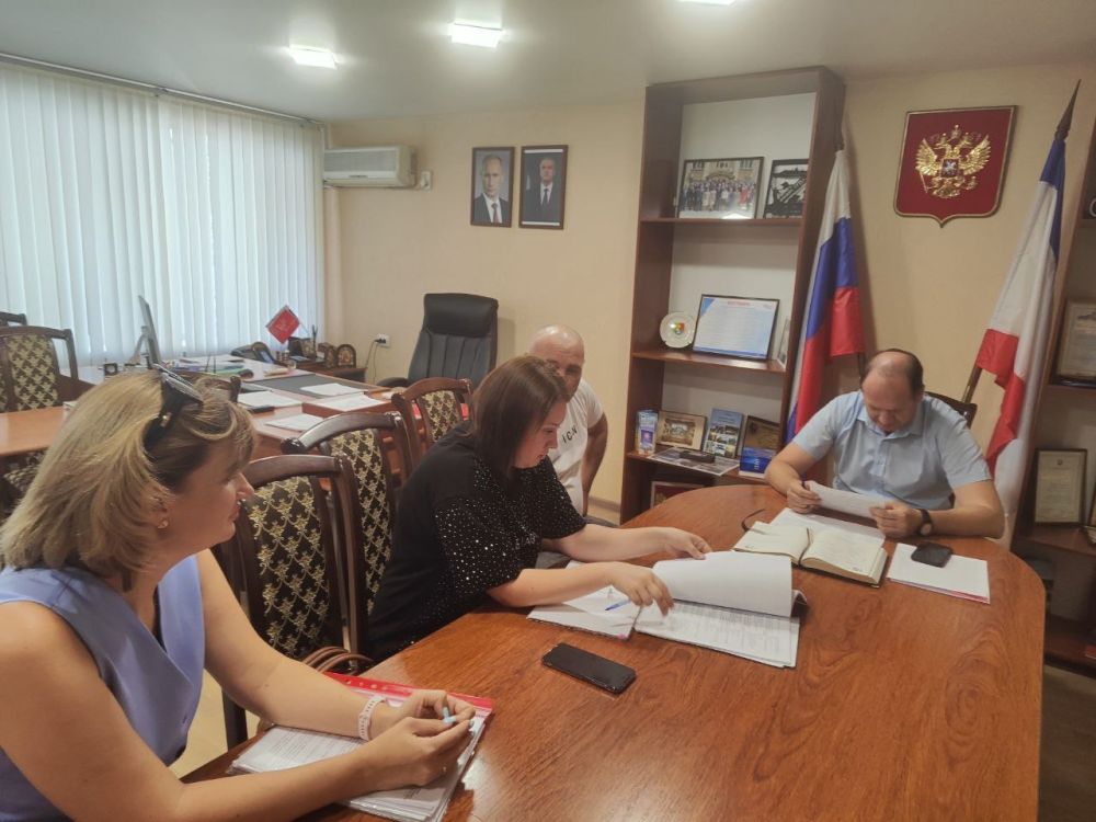 Владислав Хаджиев: Сегодня, в рамках приема граждан, встретился с четырьмя заявителями, каждый из которых пришел с актуальными и важными вопросами Владислав Хаджиев: Сегодня, в рамках приема граждан, встретился с четырьмя заявителями, каждый из которых пришел с актуальными и важными вопросами