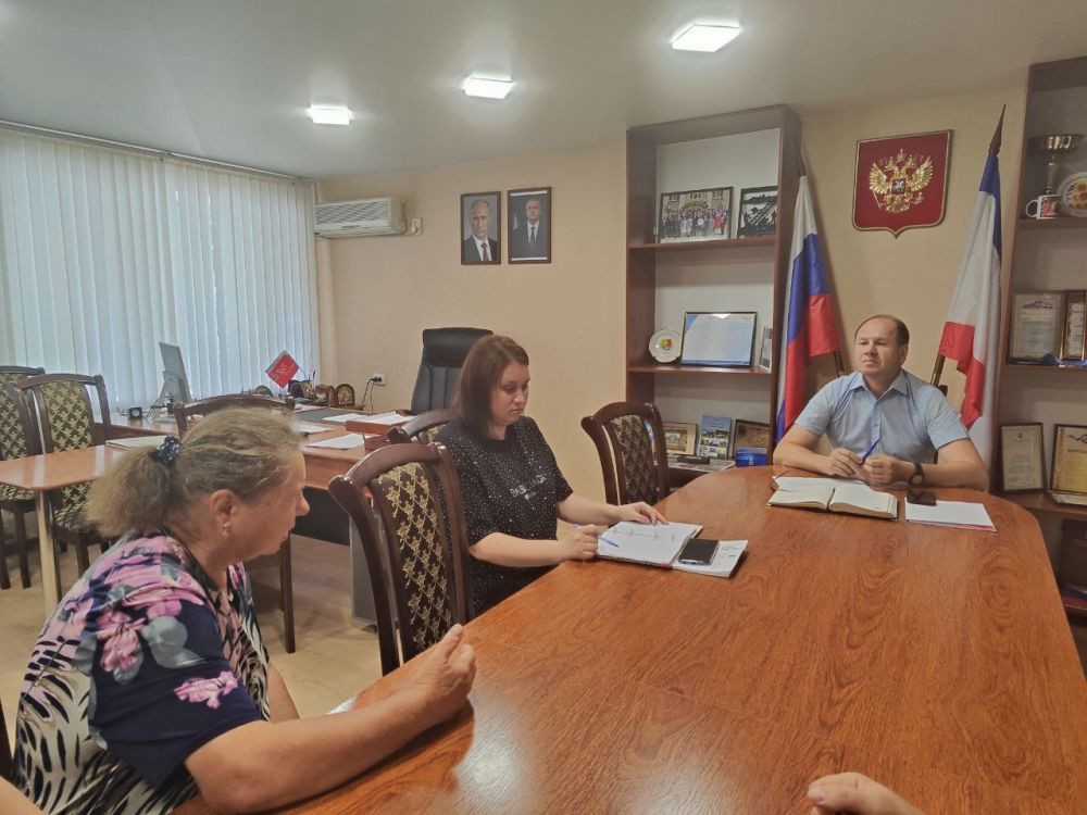 Владислав Хаджиев: Сегодня, в рамках приема граждан, встретился с четырьмя заявителями, каждый из которых пришел с актуальными и важными вопросами Владислав Хаджиев: Сегодня, в рамках приема граждан, встретился с четырьмя заявителями, каждый из которых пришел с актуальными и важными вопросами