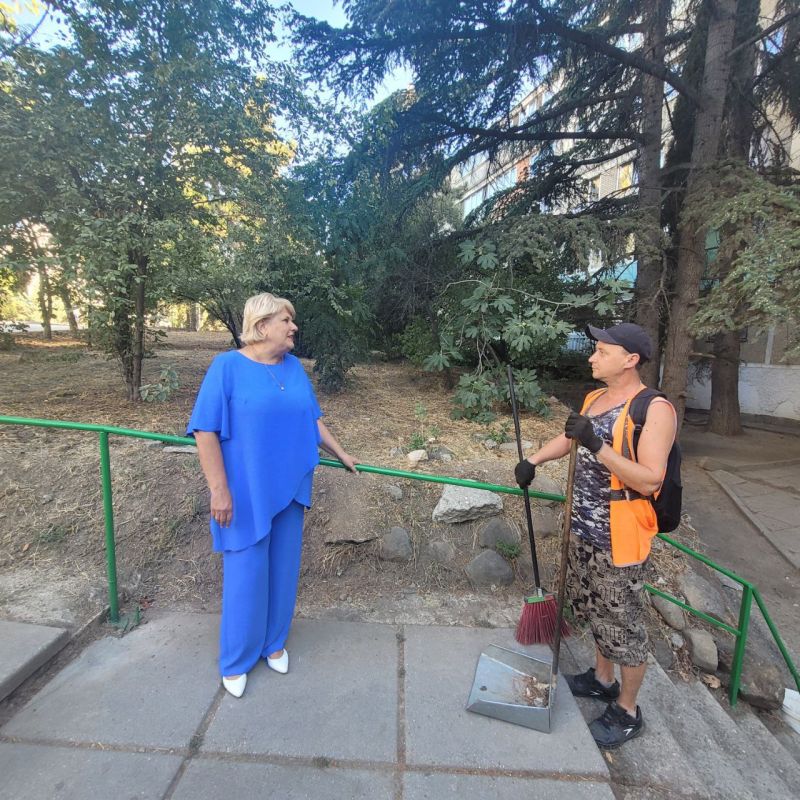 Галина Огнёва: По обращению жителей выехала с рабочим визитом на улицу Ялтинскую Галина Огнёва: По обращению жителей выехала с рабочим визитом на улицу Ялтинскую