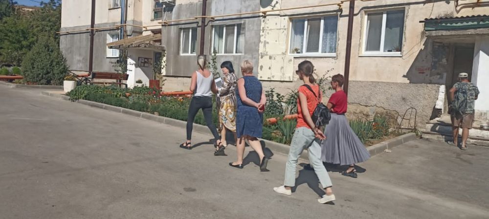 Исполняющий обязанности главы администрации Анжелика Ястребова осуществила выезд в Плодовоское сельское поселение с целью мониторинга состояния многоквартирных жилых домов Исполняющий обязанности главы администрации Анжелика Ястребова осуществила выезд в Плодовоское сельское поселение с целью мониторинга состояния многоквартирных жилых домов