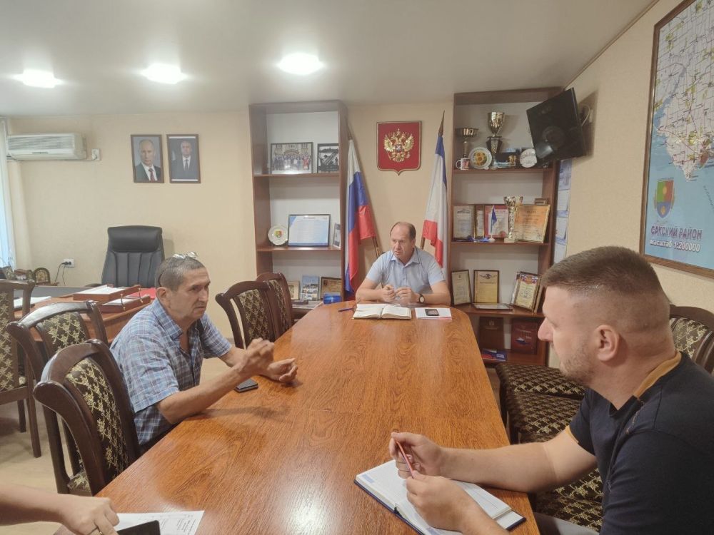 Владислав Хаджиев: Сегодня, в рамках приема граждан, встретился с четырьмя заявителями, каждый из которых пришел с актуальными и важными вопросами Владислав Хаджиев: Сегодня, в рамках приема граждан, встретился с четырьмя заявителями, каждый из которых пришел с актуальными и важными вопросами