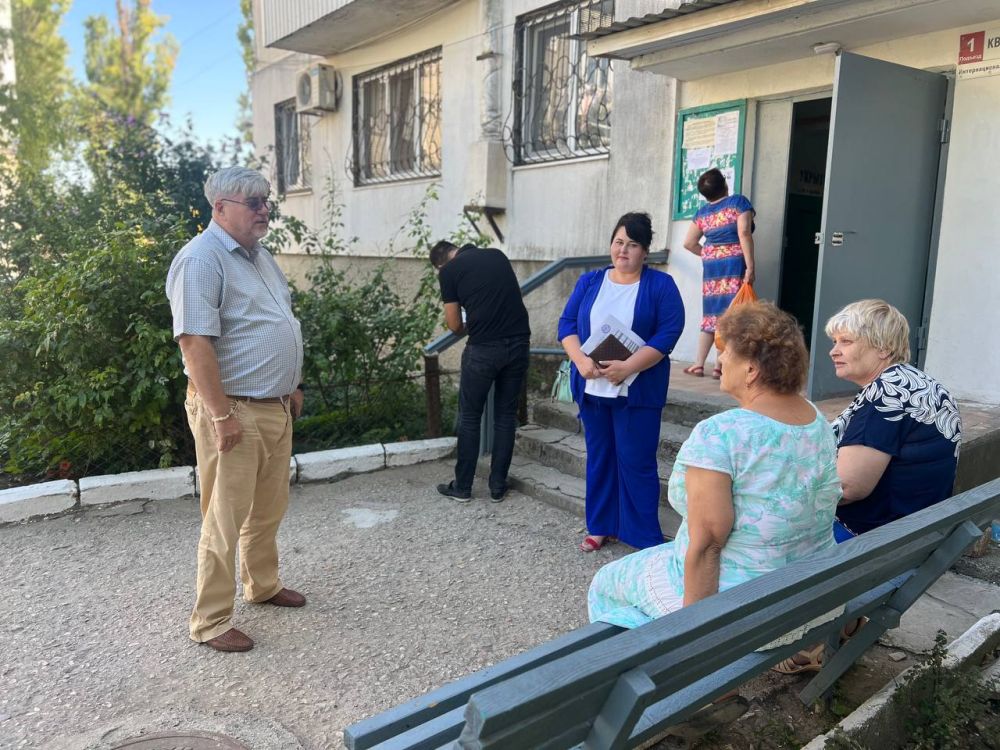 Игорь Ивин: Вторую половину дня провел во дворах города, где пообщался с председателями многоквартирных домов по ул. Интернациональной Игорь Ивин: Вторую половину дня провел во дворах города, где пообщался с председателями многоквартирных домов по ул. Интернациональной