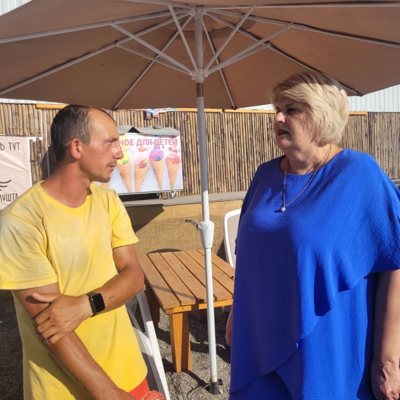 Галина Огнёва: Начала рабочий день с проверки пляжных территорий Галина Огнёва: Начала рабочий день с проверки пляжных территорий