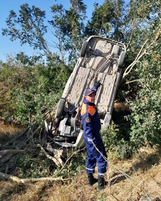 Сотрудники Черноморского аварийно-спасательного отряда ГКУ РК «КРЫМ-СПАС» оказали помощь при ДТП Сотрудники Черноморского аварийно-спасательного отряда ГКУ РК «КРЫМ-СПАС» оказали помощь при ДТП