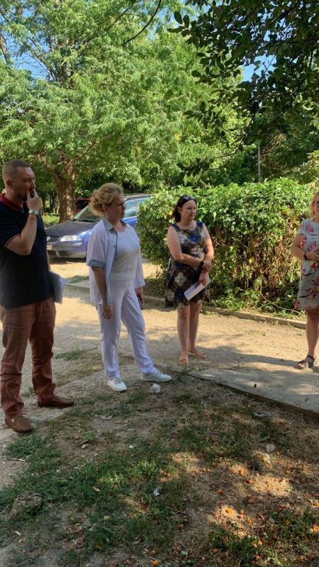 Светлана Маслова: Очередной визит в поселок Крымская Роза, где месяц назад была выявлена не удовлетворительная ситуация с санитарным состоянием Светлана Маслова: Очередной визит в поселок Крымская Роза, где месяц назад была выявлена не удовлетворительная ситуация с санитарным состоянием