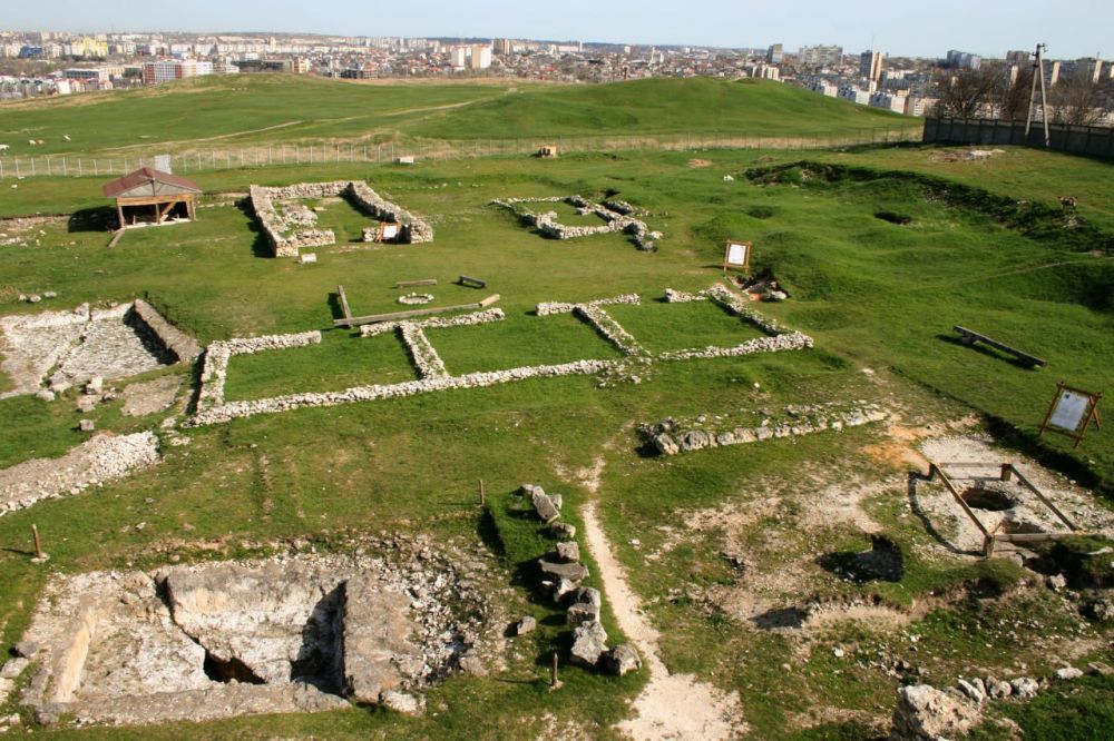 Сергей Аксёнов: В Крыму более 4,5 тыс. памятников истории и культуры, которые требуют реставрации и восстановления. Их... Сергей Аксёнов: В Крыму более 4,5 тыс. памятников истории и культуры, которые требуют реставрации и восстановления. Их...