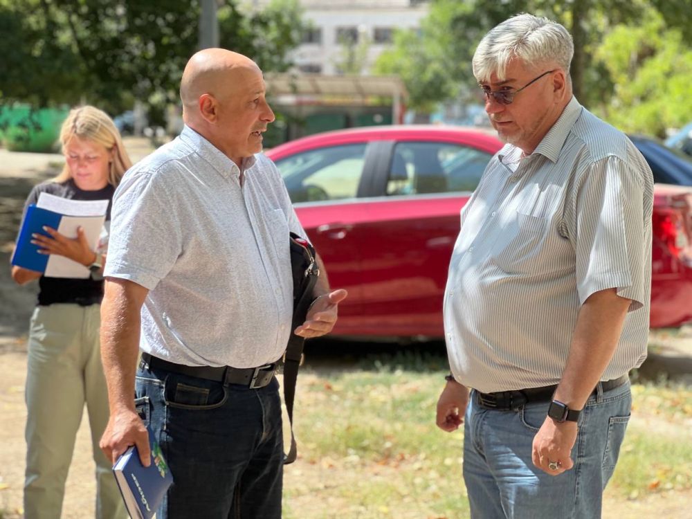 Игорь Ивин: Традиционно обходим многоквартирные дома, общаемся с председателями по вопросам работы управляющих компаний, разъясняем людям их права, делимся результатами прошлых обходов и составляем дорожные карты по решению тех или иных вопросов Игорь Ивин: Традиционно обходим многоквартирные дома, общаемся с председателями по вопросам работы управляющих компаний, разъясняем людям их права, делимся результатами прошлых обходов и составляем дорожные карты по решению тех или иных вопросов