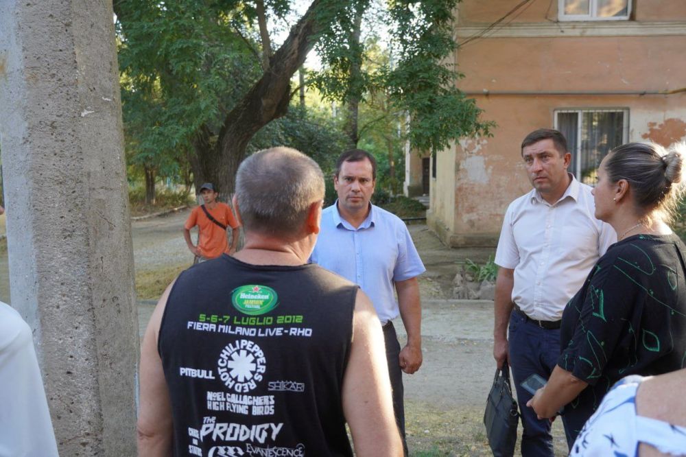 Олег Каторгин: #в_диалоге_с_керчанами. Продолжаем встречи с жителями, которые еще не определились с выбором управляющей... Олег Каторгин: #в_диалоге_с_керчанами. Продолжаем встречи с жителями, которые еще не определились с выбором управляющей...