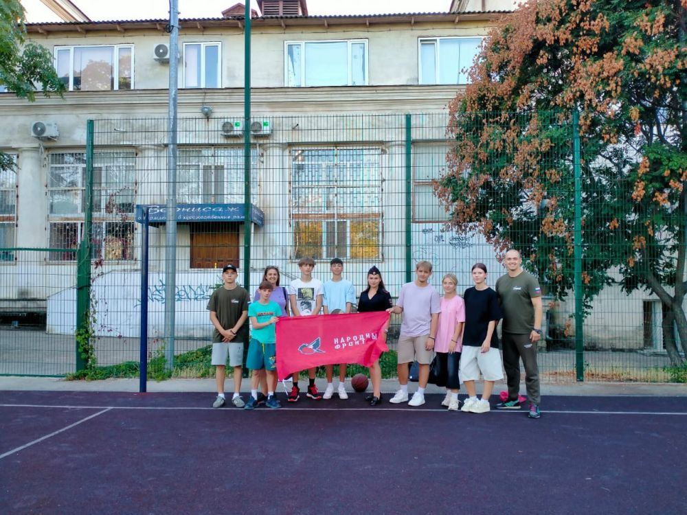 В Севастополе сотрудники отдела по делам несовершеннолетних организовали спортивную встречу с подшефными подростками В Севастополе сотрудники отдела по делам несовершеннолетних организовали спортивную встречу с подшефными подростками