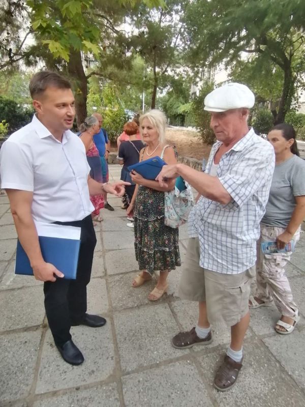 Константин Шимановский: Встреча с жителями нескольких домов по улице Крупской Константин Шимановский: Встреча с жителями нескольких домов по улице Крупской