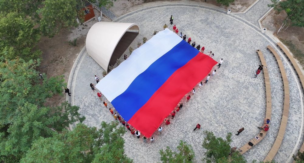 Росгвардейцы в Южном округе провели комплекс мероприятий, посвященных Дню Государственного флага России Росгвардейцы в Южном округе провели комплекс мероприятий, посвященных Дню Государственного флага России