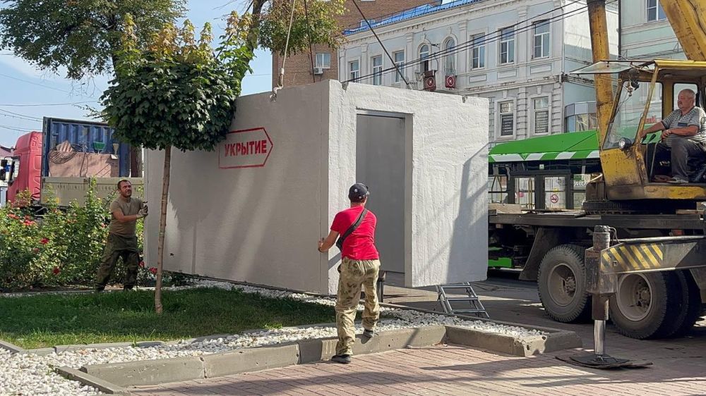 Новости к этому часу:. В Курске начали устанавливать железобетонные укрытия. Такие сооружения появятся на 60 остановках. Также укрытия установят в Железногорске и Курчатове, где находится Курская АЭС Новости к этому часу:. В Курске начали устанавливать железобетонные укрытия. Такие сооружения появятся на 60 остановках. Также укрытия установят в Железногорске и Курчатове, где находится Курская АЭС