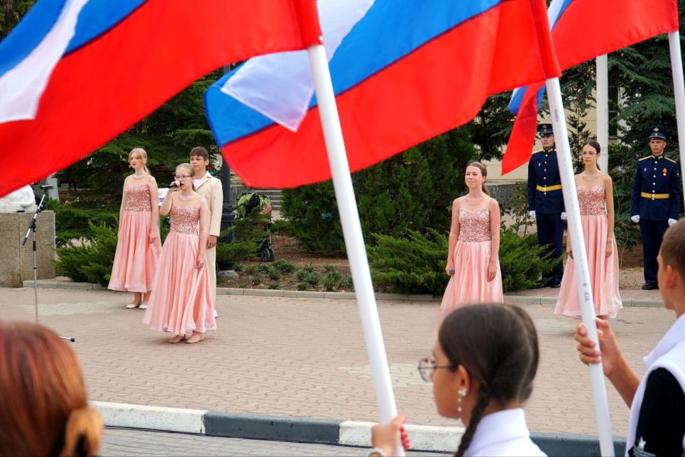 Иван Просоедов: Сегодня Евпатория вместе со всей страной отметила День Государственного флага Российской Федерации Иван Просоедов: Сегодня Евпатория вместе со всей страной отметила День Государственного флага Российской Федерации