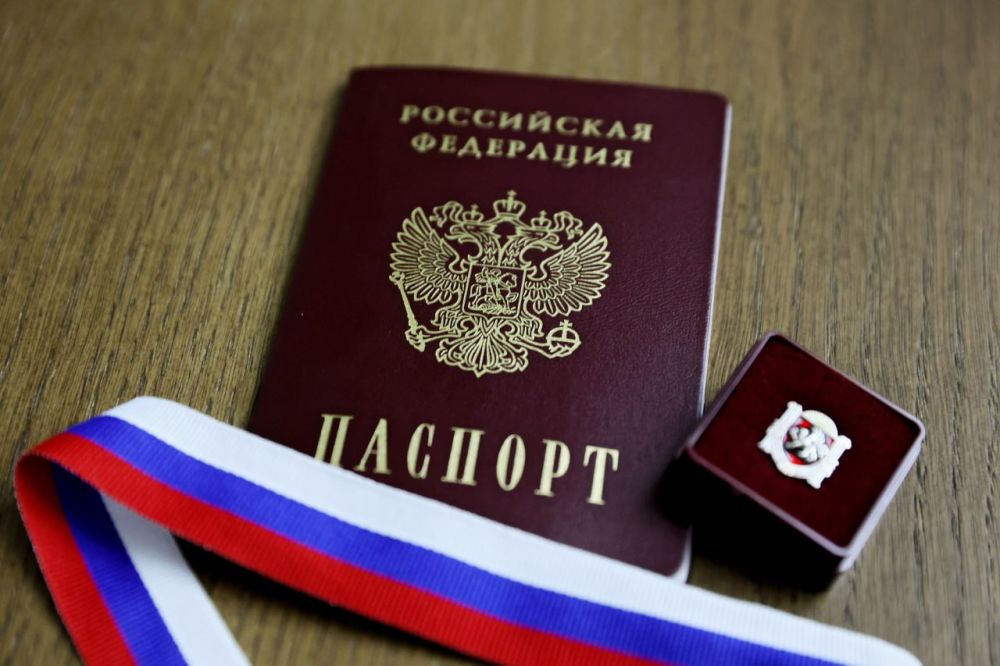Сергей Аксёнов: Рад вручить заслуженные награды в День Государственного флага Российской Федерации Сергей Аксёнов: Рад вручить заслуженные награды в День Государственного флага Российской Федерации
