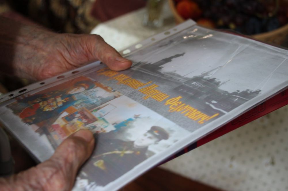 #юбилей. В Керчи поздравили ветерана ВОВ со 105-летием. И.о. заместителя главы администрации Эльдар МУЖДАБАЕВ приехал в гости к Михаилу Федотовичу КОЛЬЧЕНКО в день личного праздника #юбилей. В Керчи поздравили ветерана ВОВ со 105-летием. И.о. заместителя главы администрации Эльдар МУЖДАБАЕВ приехал в гости к Михаилу Федотовичу КОЛЬЧЕНКО в день личного праздника