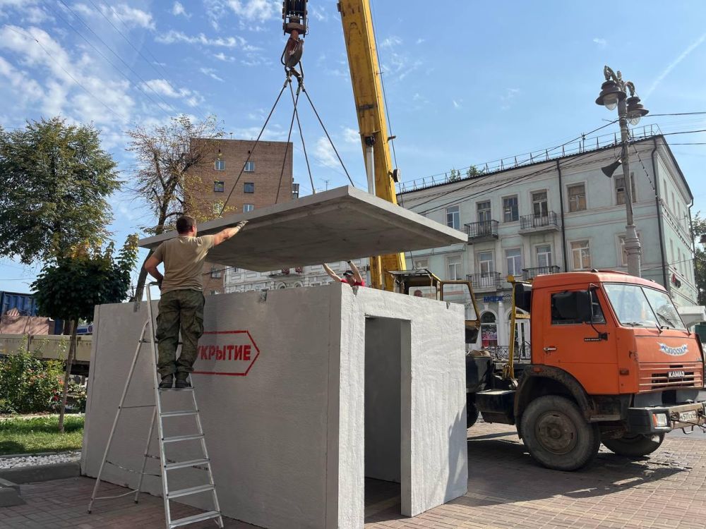 Новости к этому часу:. В Курске начали устанавливать железобетонные укрытия. Такие сооружения появятся на 60 остановках. Также укрытия установят в Железногорске и Курчатове, где находится Курская АЭС Новости к этому часу:. В Курске начали устанавливать железобетонные укрытия. Такие сооружения появятся на 60 остановках. Также укрытия установят в Железногорске и Курчатове, где находится Курская АЭС