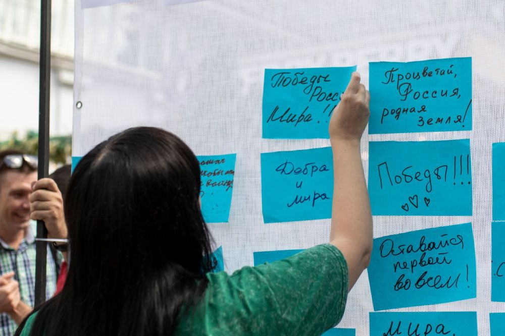 Симферополь продолжает отмечать День Государственного флага Симферополь продолжает отмечать День Государственного флага