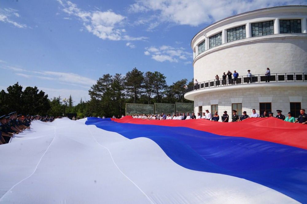 На «Сапун-горе» в Севастополе состоялась патриотическая акция «Флаг Родины» На «Сапун-горе» в Севастополе состоялась патриотическая акция «Флаг Родины»