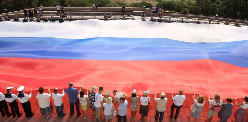 На «Сапун-горе» в Севастополе состоялась патриотическая акция «Флаг Родины» На «Сапун-горе» в Севастополе состоялась патриотическая акция «Флаг Родины»