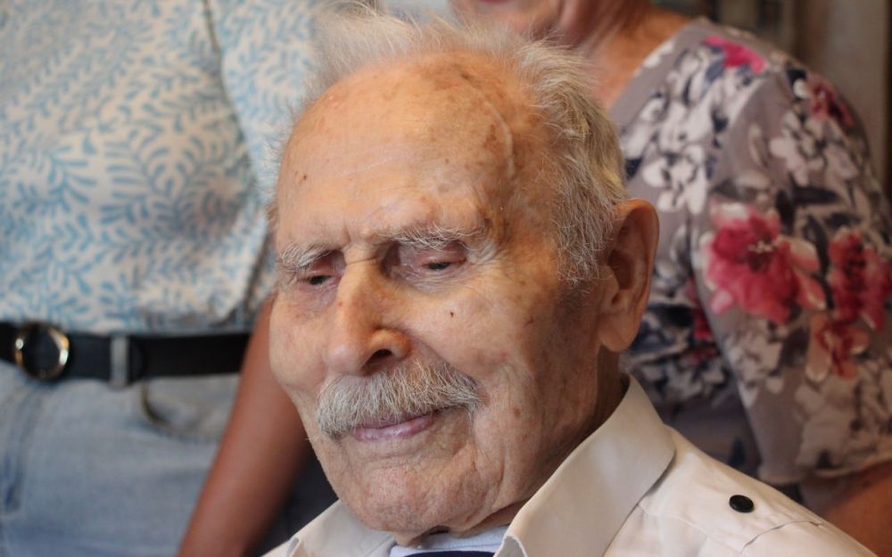 #юбилей. В Керчи поздравили ветерана ВОВ со 105-летием. И.о. заместителя главы администрации Эльдар МУЖДАБАЕВ приехал в гости к Михаилу Федотовичу КОЛЬЧЕНКО в день личного праздника #юбилей. В Керчи поздравили ветерана ВОВ со 105-летием. И.о. заместителя главы администрации Эльдар МУЖДАБАЕВ приехал в гости к Михаилу Федотовичу КОЛЬЧЕНКО в день личного праздника