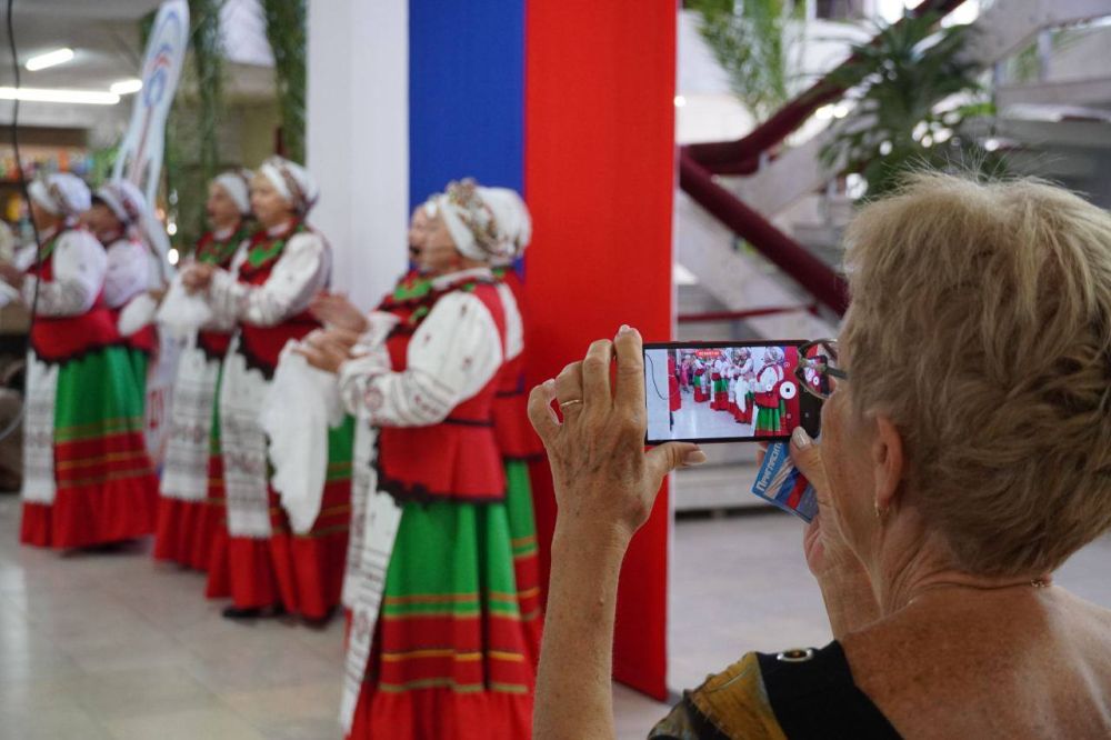 #праздник. В честь главного государственного символа страны в Керчи прошли торжественное собрание и праздничный концерт, посвященные Дню Государственного флага РФ #праздник. В честь главного государственного символа страны в Керчи прошли торжественное собрание и праздничный концерт, посвященные Дню Государственного флага РФ