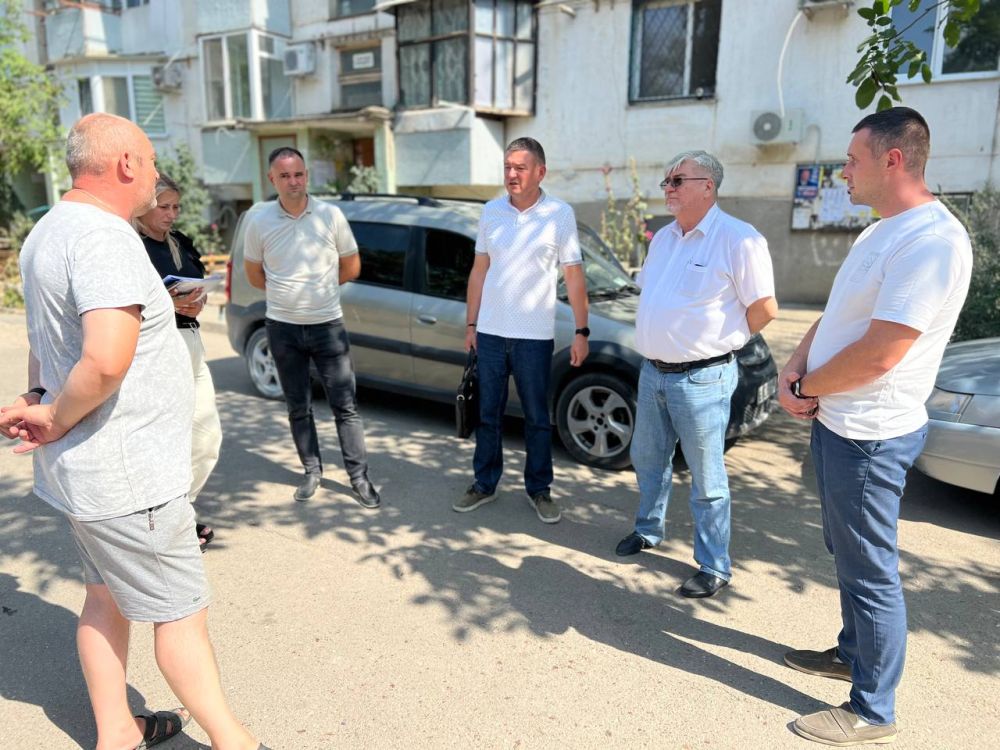 Игорь Ивин: Продолжаем встречаемся во дворах с председателями многоквартирных домов, обсуждаем рекомендованную стоимость размера платы на содержание общедомового имущества, поднимаем вопрос предоставления дополнительных услуг за счет повышения тарифа Игорь Ивин: Продолжаем встречаемся во дворах с председателями многоквартирных домов, обсуждаем рекомендованную стоимость размера платы на содержание общедомового имущества, поднимаем вопрос предоставления дополнительных услуг за счет повышения тарифа