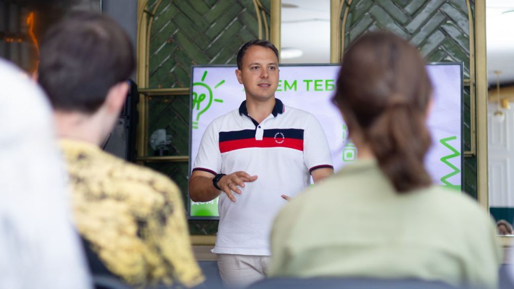 ЕДИНОЕ СТУДЕНЧЕСТВО!. На площадке «Доме Молодежи» председатель Госкомитета молодежной политики Алексей Зинченко встретился... ЕДИНОЕ СТУДЕНЧЕСТВО!. На площадке «Доме Молодежи» председатель Госкомитета молодежной политики Алексей Зинченко встретился...