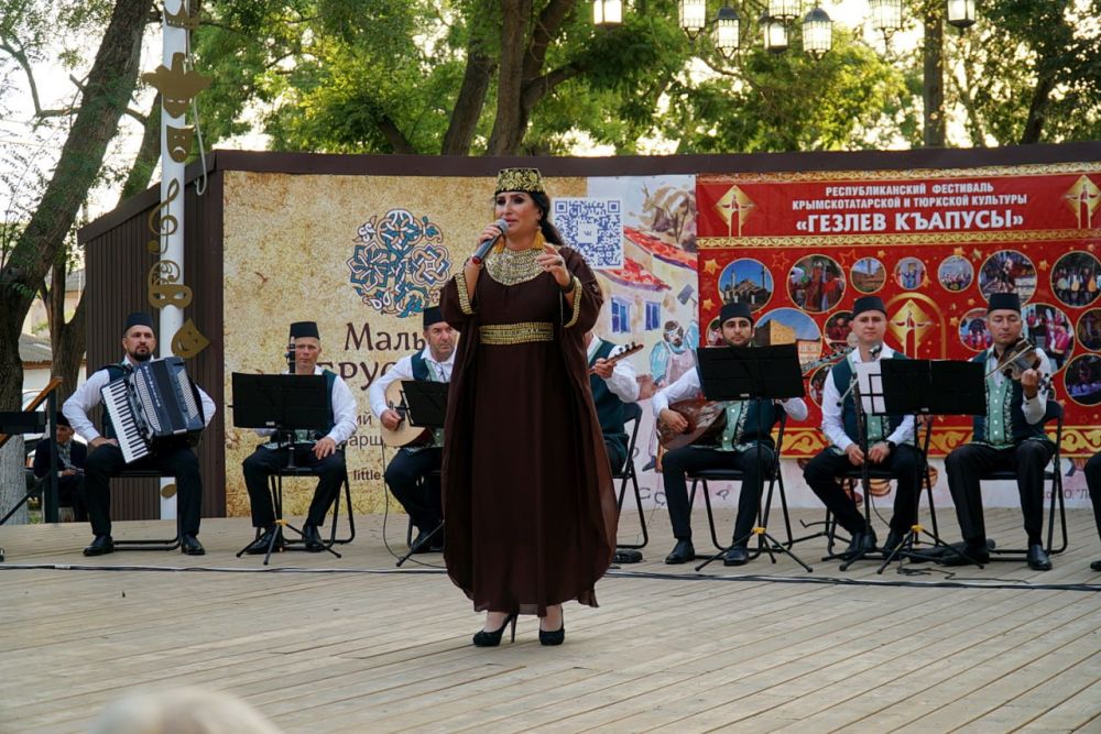 В Евпатории проходит фестиваль «Гезлев къапусы» В Евпатории проходит фестиваль «Гезлев къапусы»