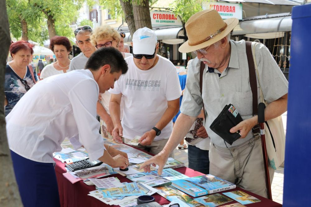 В Феодосии состоялось спецгашение открыток В Феодосии состоялось спецгашение открыток