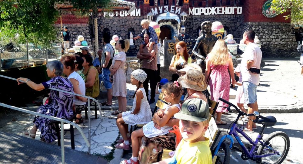 Сегодня в экопарке "Лукоморье" прошел концерт-показ возрожденного фильма "Оборона Севастополя" 1911 года Сегодня в экопарке "Лукоморье" прошел концерт-показ возрожденного фильма "Оборона Севастополя" 1911 года