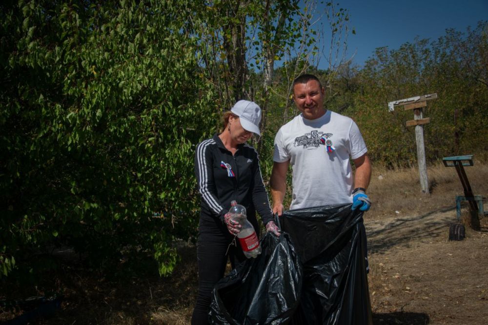 24 августа на территории симферопольского водохранилища прошёл «Не просто субботник» 24 августа на территории симферопольского водохранилища прошёл «Не просто субботник»