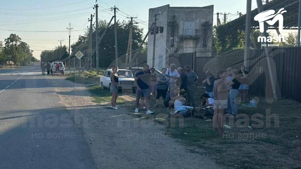 Крымский подросток умер после того, как на спор гонял на питбайке перед полицейскими и врезался в инспектора Крымский подросток умер после того, как на спор гонял на питбайке перед полицейскими и врезался в инспектора