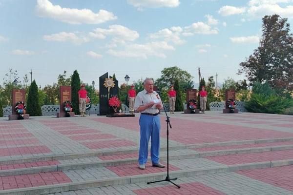 Родителям погибшего в зоне спецоперации Героя Российской Федерации Александра Леонидовича Апухтина передали орден "За верность долгу" Родителям погибшего в зоне спецоперации Героя Российской Федерации Александра Леонидовича Апухтина передали орден "За верность долгу"