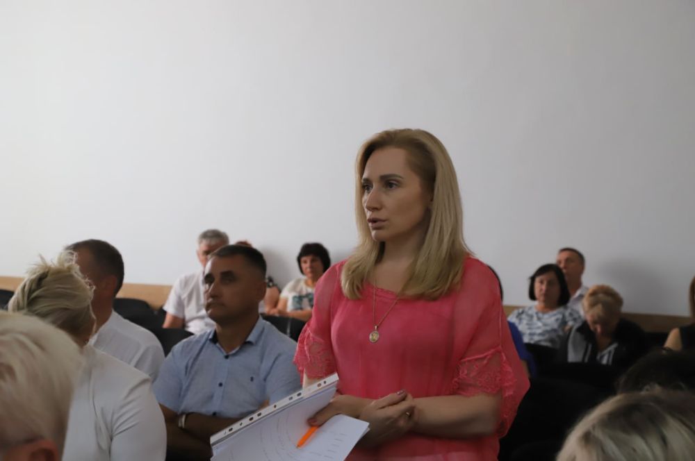 Под председательством первого заместителя главы администрации Бахчисарайского района Анжелики Ястребовой, при участии сотрудников администрации, руководителей ресурсоснабжающих предприятий и глав сельских поселений состоялось аппаратное совещание Под председательством первого заместителя главы администрации Бахчисарайского района Анжелики Ястребовой, при участии сотрудников администрации, руководителей ресурсоснабжающих предприятий и глав сельских поселений состоялось аппаратное совещание
