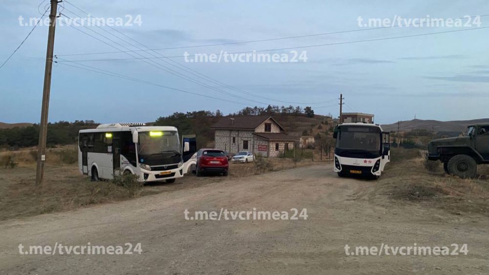 Ещё 35 волонтёров приехали помогать МЧСникам тушить пожар под Феодосией Ещё 35 волонтёров приехали помогать МЧСникам тушить пожар под Феодосией