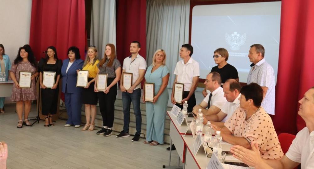 В Сакском районе состоялся традиционный августовский педагогический совет В Сакском районе состоялся традиционный августовский педагогический совет