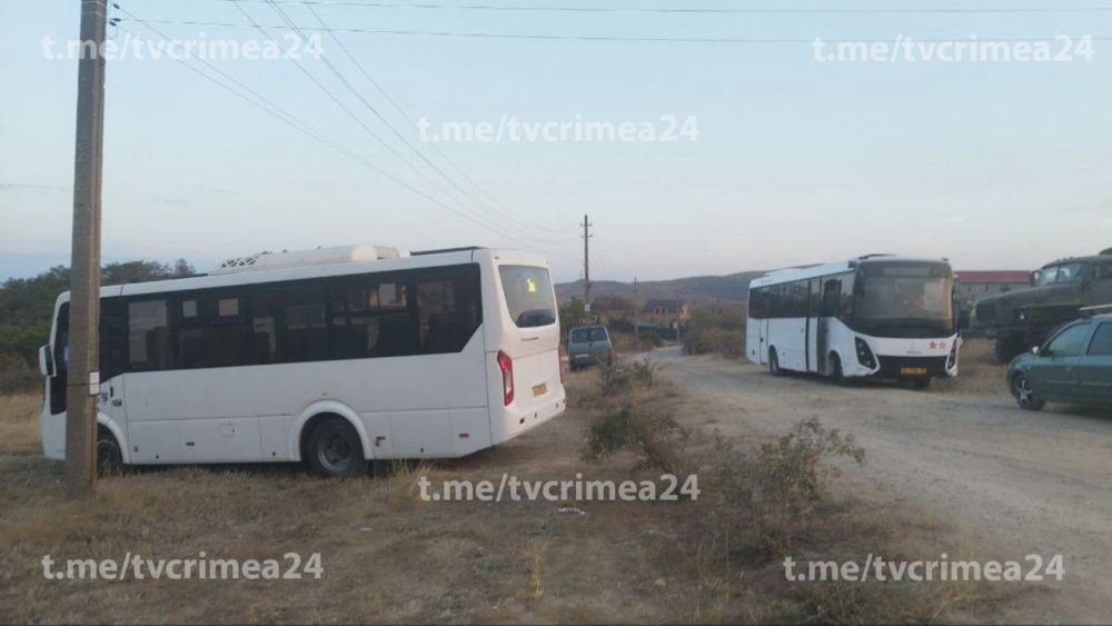 Ещё 35 волонтёров приехали помогать МЧСникам тушить пожар под Феодосией Ещё 35 волонтёров приехали помогать МЧСникам тушить пожар под Феодосией