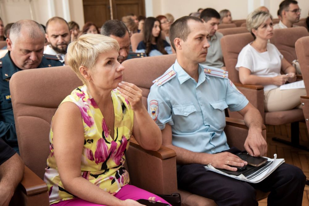 В Симферополе состоялось оперативно-хозяйственное совещание, в ходе которого руководители структурных подразделений отчитались о проделанной работе В Симферополе состоялось оперативно-хозяйственное совещание, в ходе которого руководители структурных подразделений отчитались о проделанной работе
